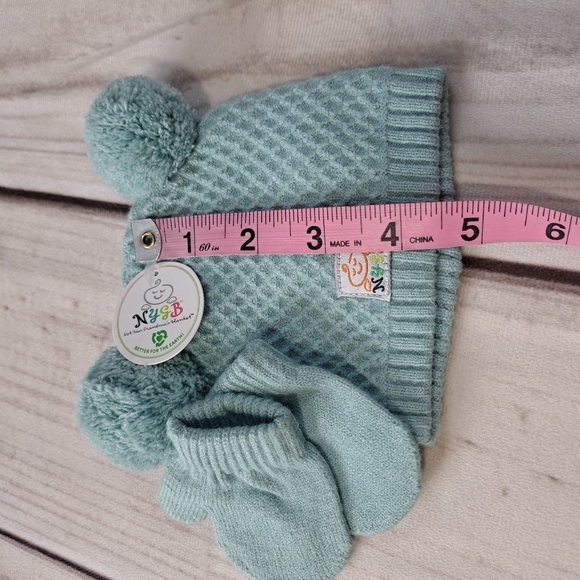 Not Your Grandma's Blanket 0-6 Month Hat and Beanie Set - Picture 4 of 6